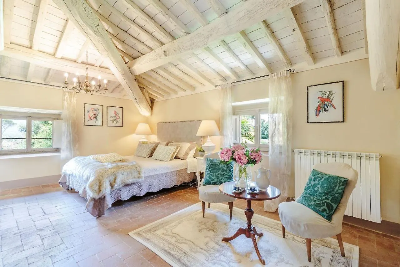 Villa Gattaiola: Renaissance Retreat with Pool in Lucca Vineyards