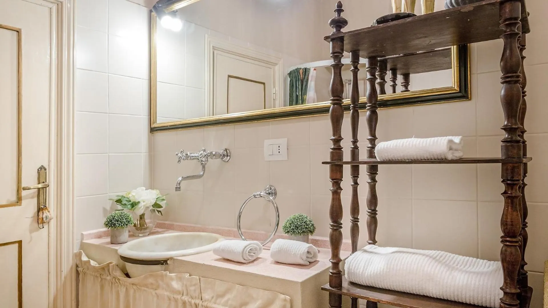 Villa Gattaiola: Renaissance Retreat with Pool in Lucca Vineyards