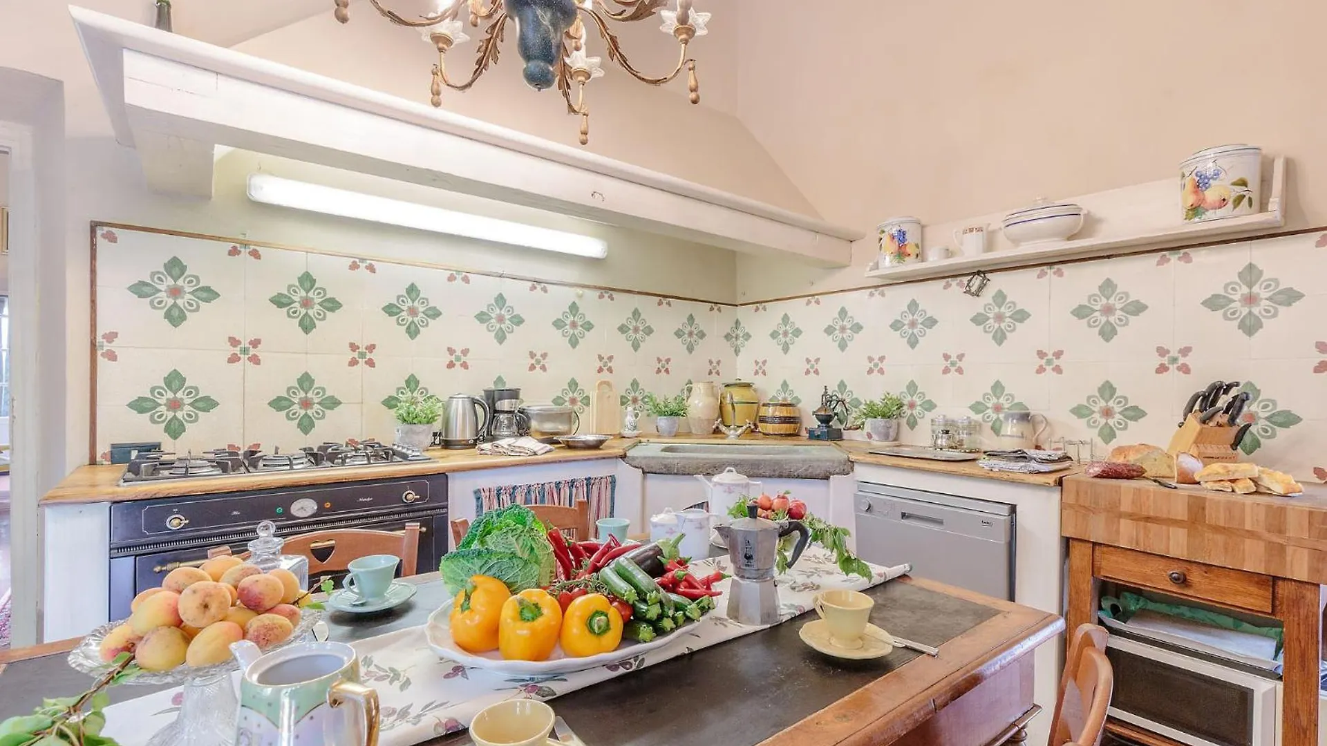Villa Gattaiola: Renaissance Retreat with Pool in Lucca Vineyards
